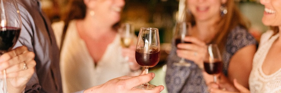 Cata de vinos 5 estrellas para despedidas en Sanxenxo